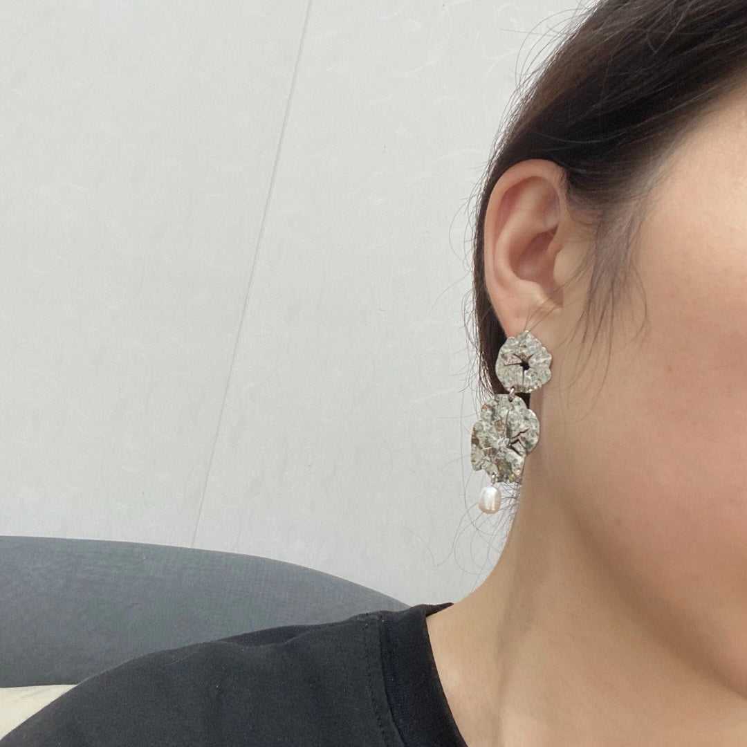 Ruffled Pearl earrings